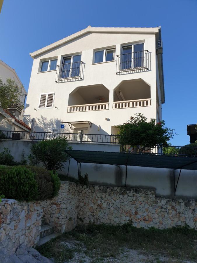 Apartments Zdenka Vinišće Eksteriør bilde