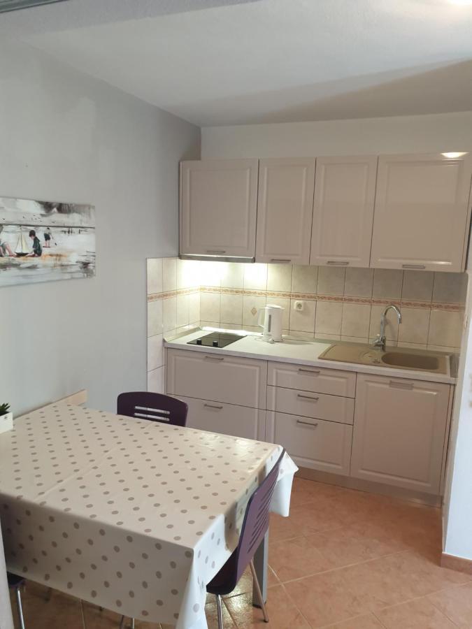 Apartments Zdenka Vinišće Eksteriør bilde