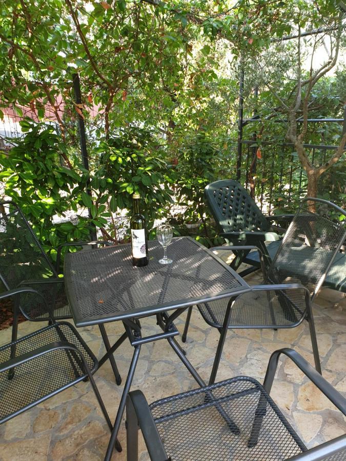 Apartments Zdenka Vinišće Eksteriør bilde