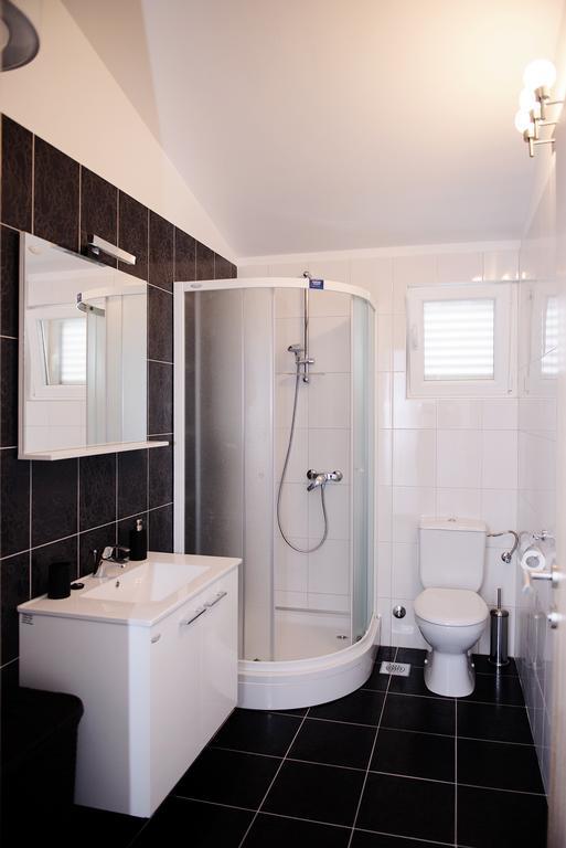 Apartments Zdenka Vinišće Rom bilde