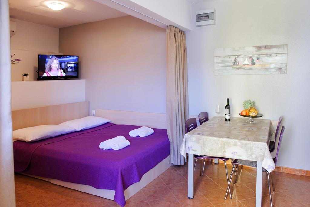Apartments Zdenka Vinišće Rom bilde